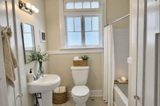 Building Photo - 7726 S Claiborne Ave