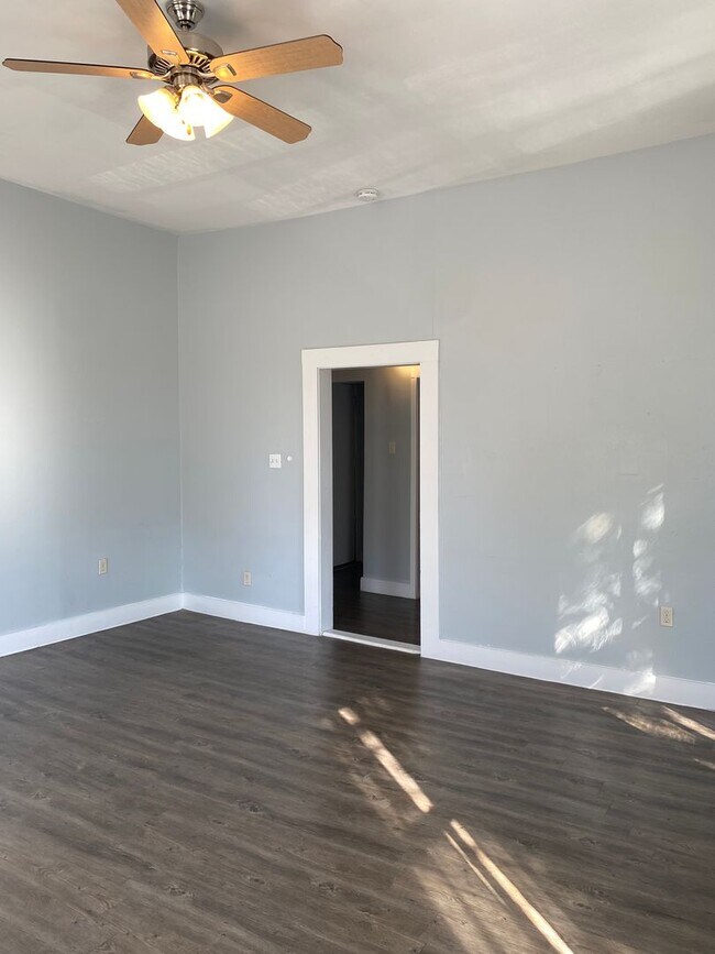 Building Photo - **MOVE-IN SPECIAL**  Vintage 1-Bedroom Near The Pearl