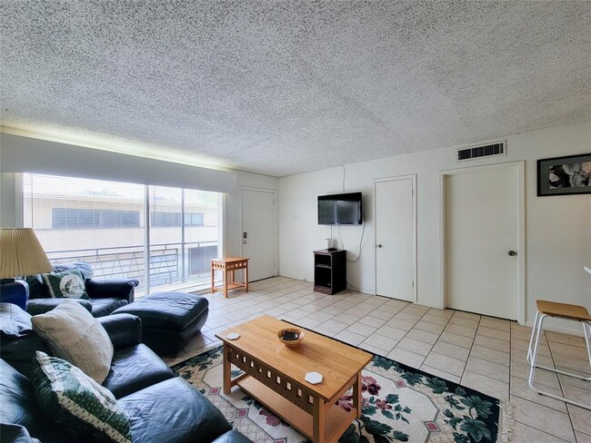 Building Photo - 3809 N Braeswood Blvd