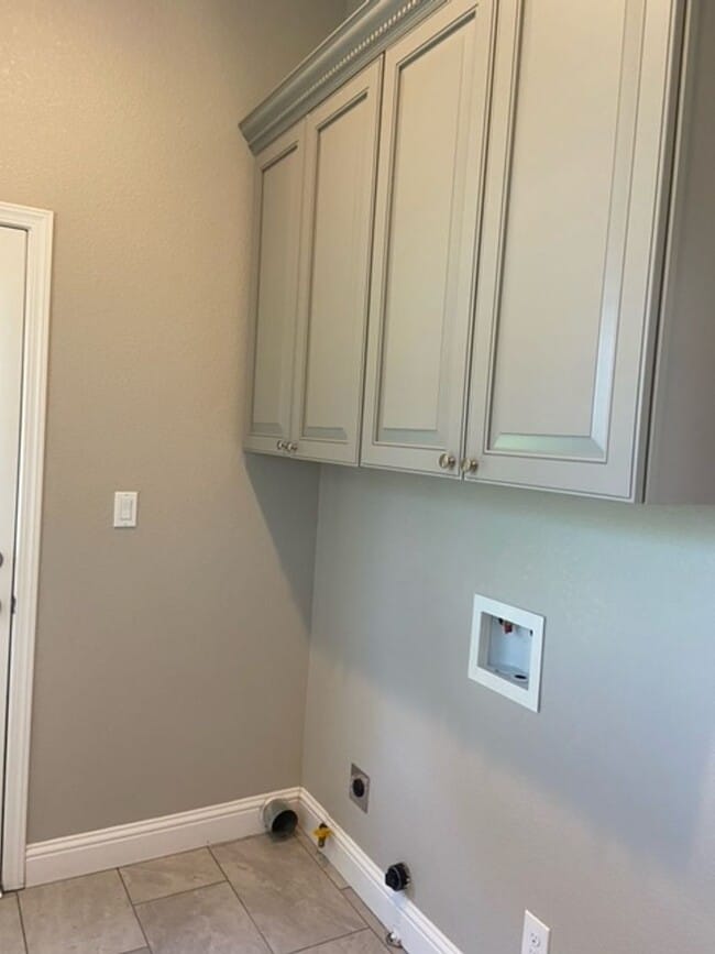 Building Photo - Modern Ease Meets Everyday Comfort in This Colusa Solar Home