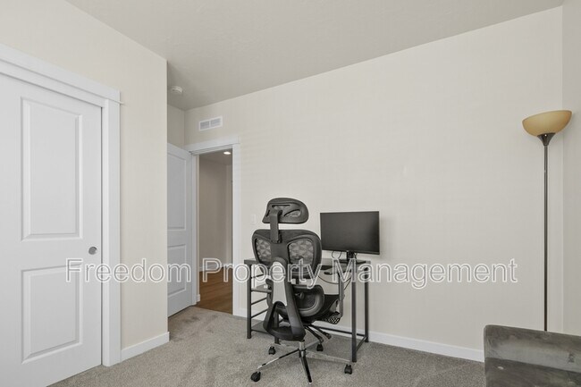 Building Photo - 6218 W los Flores Dr