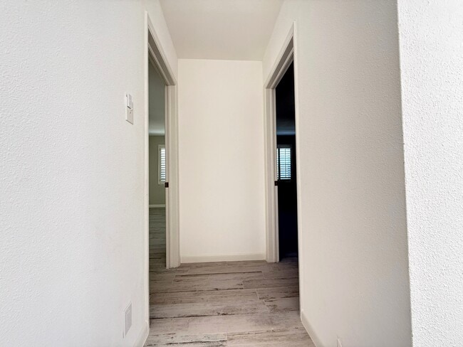 Building Photo - 500 Thunderbird Dr