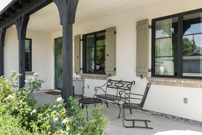 Building Photo - 4901 E Amelia Ave