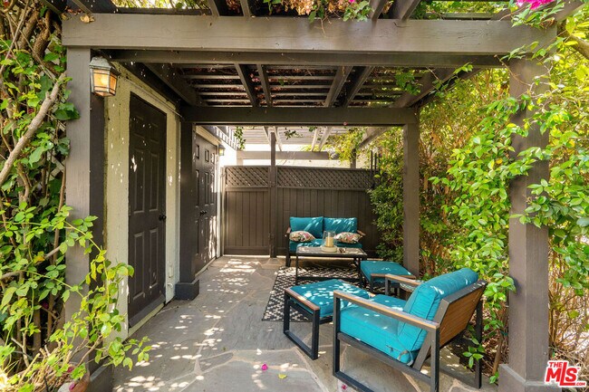 Building Photo - 144 S Orange Dr