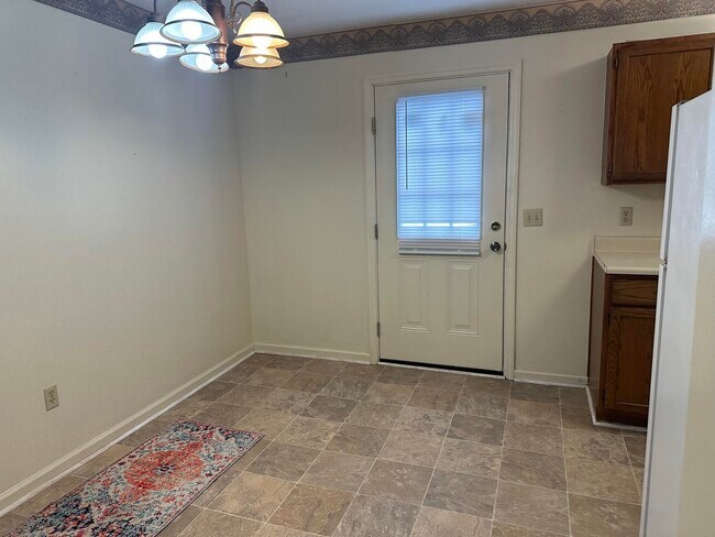 Building Photo - 200 McDaniel Ave