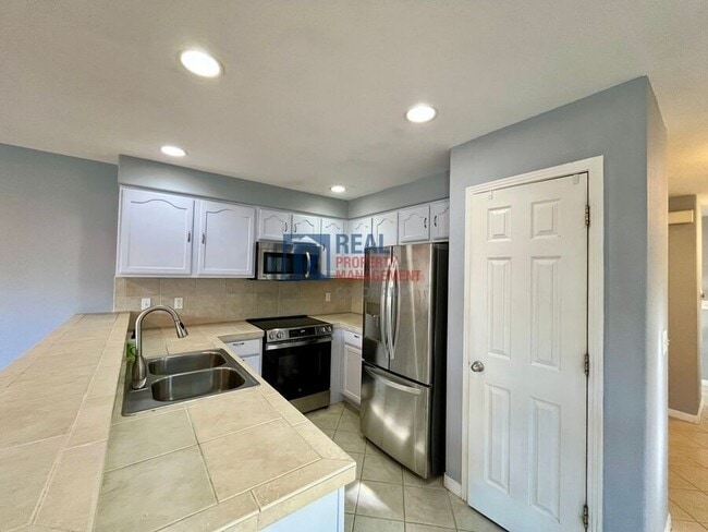 Building Photo - 5304 Stuart St