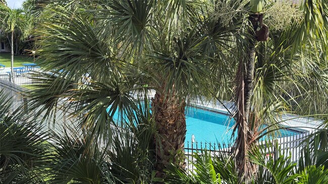 Building Photo - 550 SE 2nd Ave