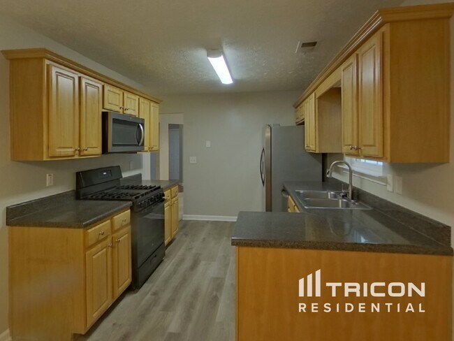 Building Photo - 9521 Lakeview Rd