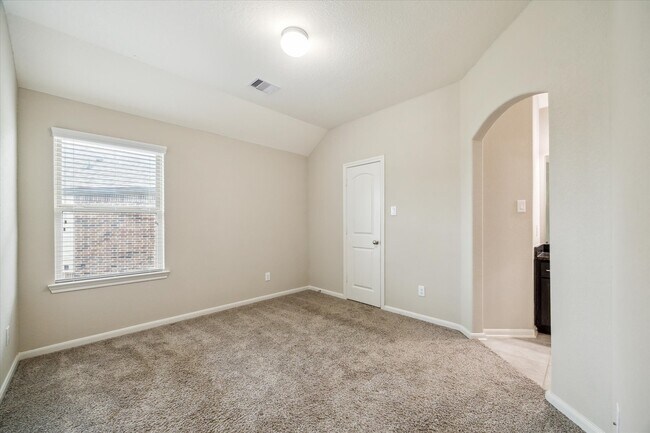 Building Photo - 1539 Giles Dr