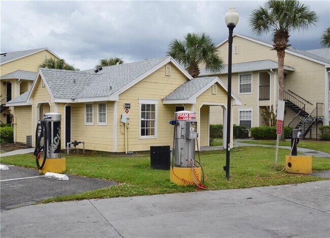 Building Photo - 1065 S Hiawassee Rd