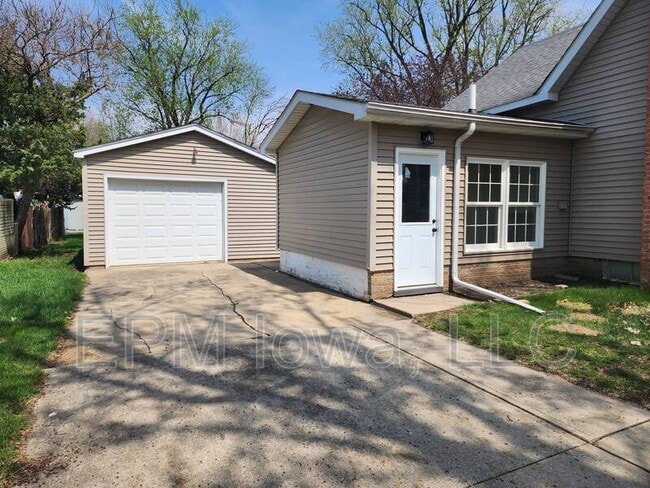 Building Photo - 608 6th St NW