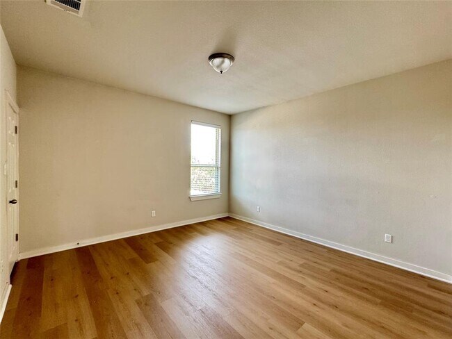 Building Photo - 4016 Kenter Crossing
