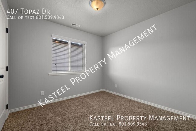 Building Photo - 407 Topaz Dr