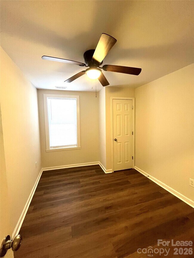 Building Photo - 711 S Jackson St