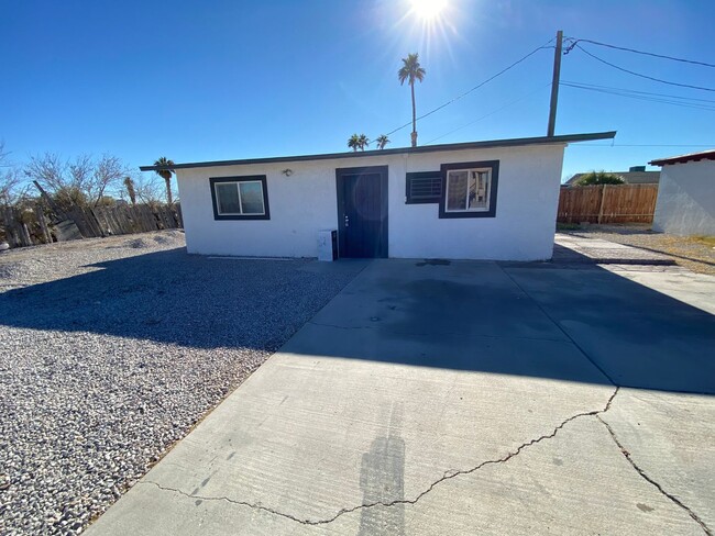 Primary Photo - 814 N Tonopah Dr