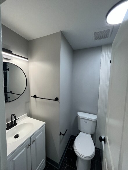 Building Photo - 31 Gillett St