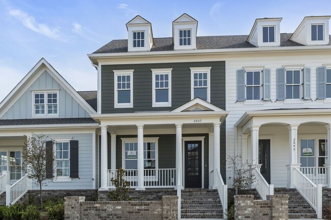 Primary Photo - Luxurious Low-Maintenance Living in Westha...