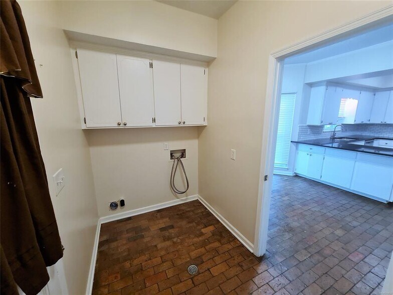 Building Photo - 6474 Halcyon Dr