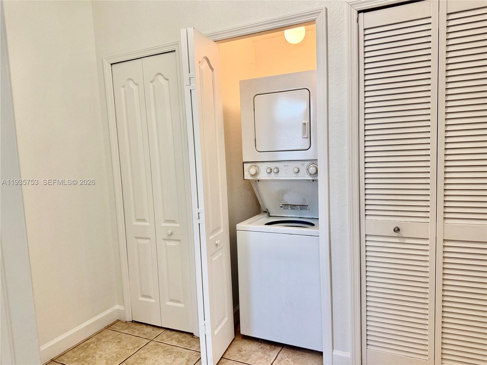 Building Photo - 1692 SE 29th Ct