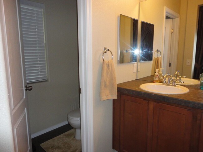 Building Photo - 7074 Silverwind Cir