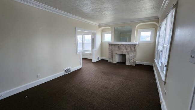 Building Photo - 4646 Blythin Rd