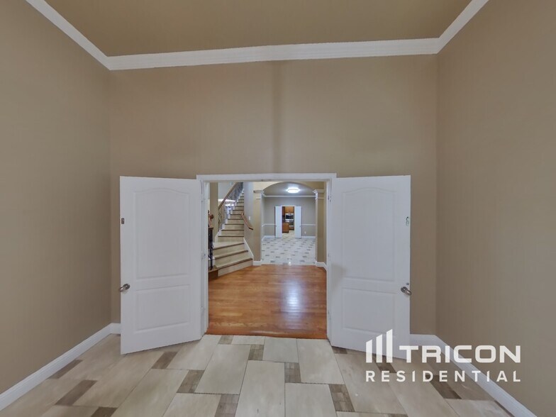 Building Photo - 1609 Teakwood Dr