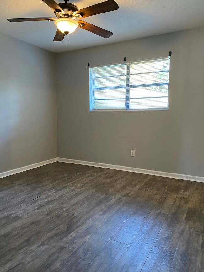Building Photo - 6916 Bradshaw Dr