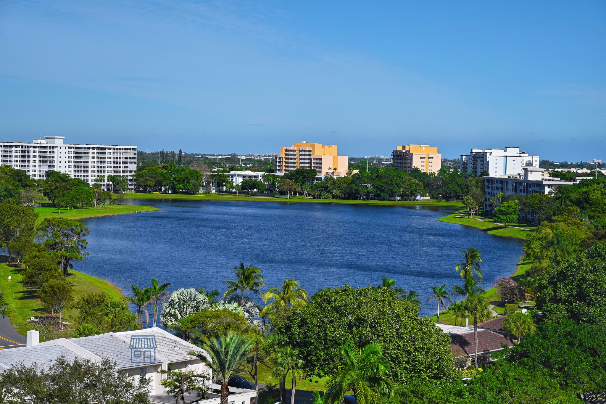 Building Photo - 2850 N Palm Aire Dr