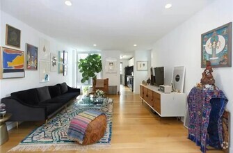 Building Photo - 239 Bleecker St