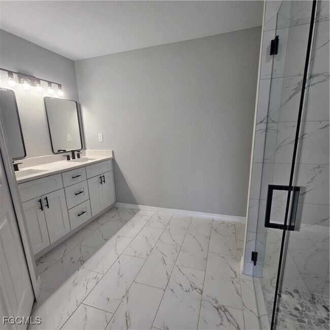 Building Photo - 3610 NE 12th Ave