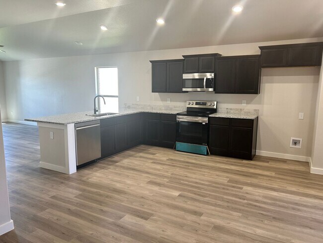 Building Photo - 3 bed 2 bath - Frenship ISD