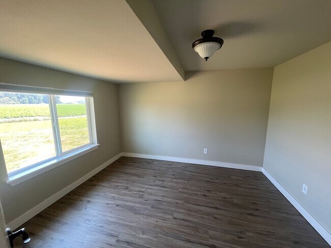 Building Photo - Large 2 bed 1 bath house in the country