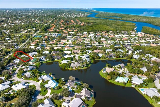 Building Photo - 10381 SE Jupiter Narrows Dr