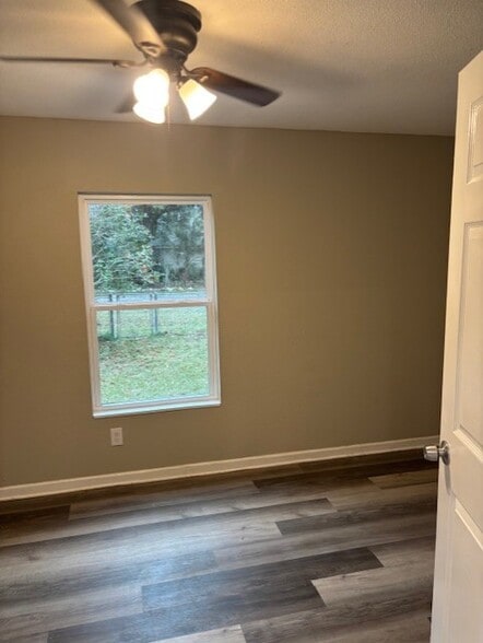 Building Photo - 519 W Orchid Ave