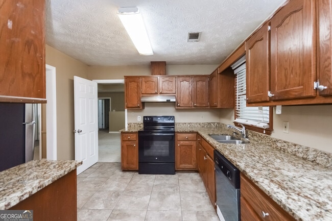 Building Photo - 2451 Sherrie Ln SW