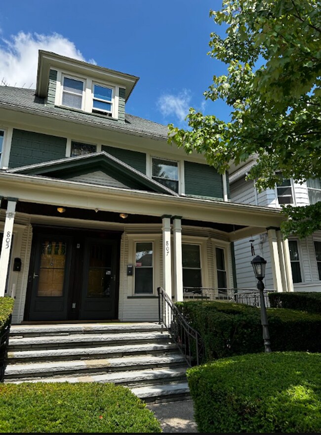 Building Photo - 805-807-807 N Irving Ave