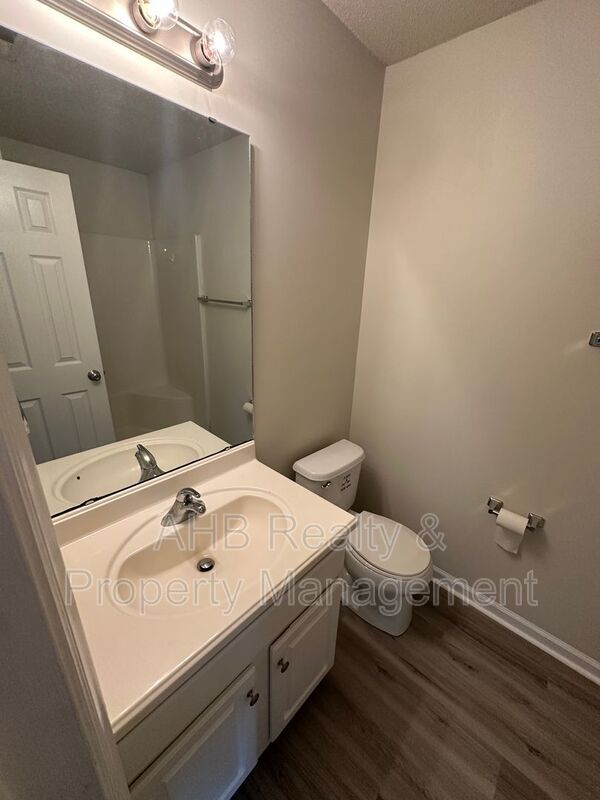 Building Photo - 3475 Forestdale Dr