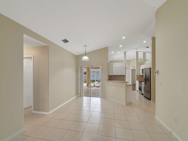 Building Photo - 962 Montrose Ave