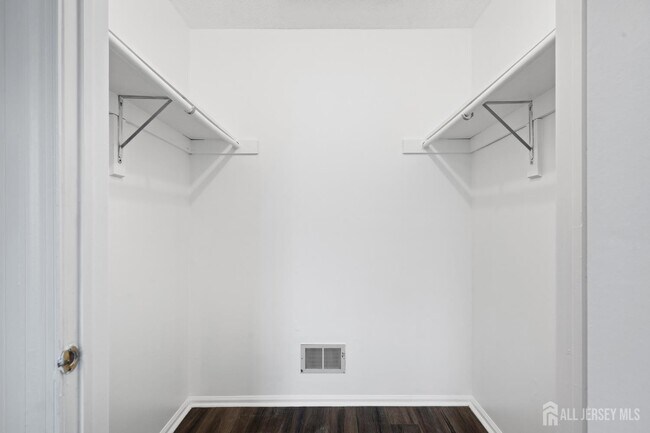 Building Photo - 12 Kingston Run