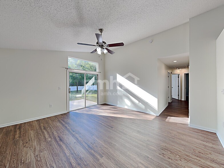 Building Photo - 14213 Fish Eagle Dr E