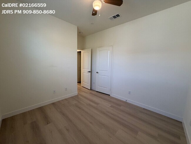 Building Photo - Eastvale 4 Bedroom Condo