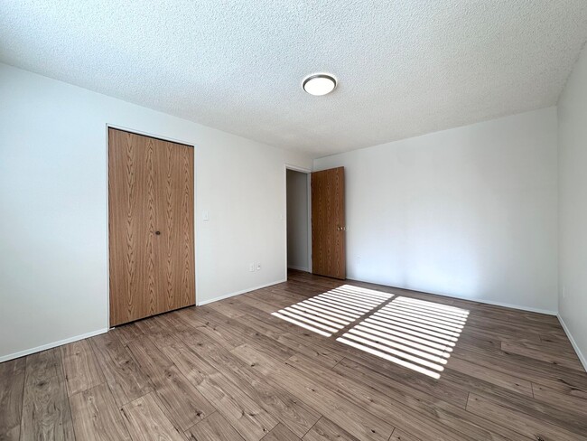 Building Photo - Newly Renovated Single-Family Home in Gresham! 3 Bed/1 Bath w/ Double Car Garage!