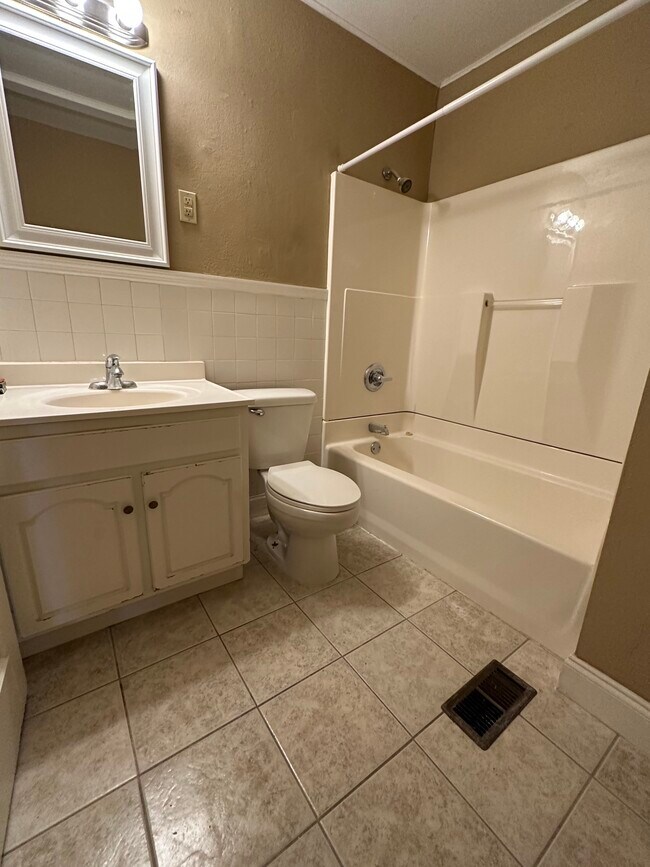 Bathroom Tub/Shower Combo - 2112 Adair Ave