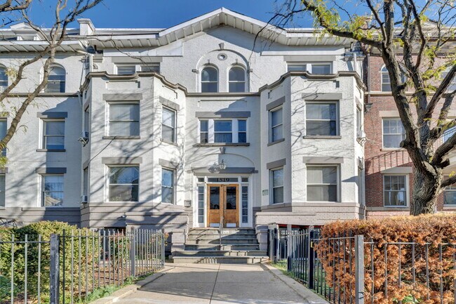 Building Photo - 1519 Park Rd NW