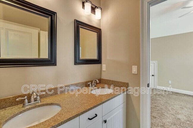 Building Photo - 258 Silver Cypress Cir