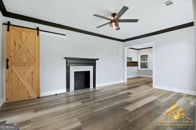 Building Photo - 1439 Westridge Rd SW