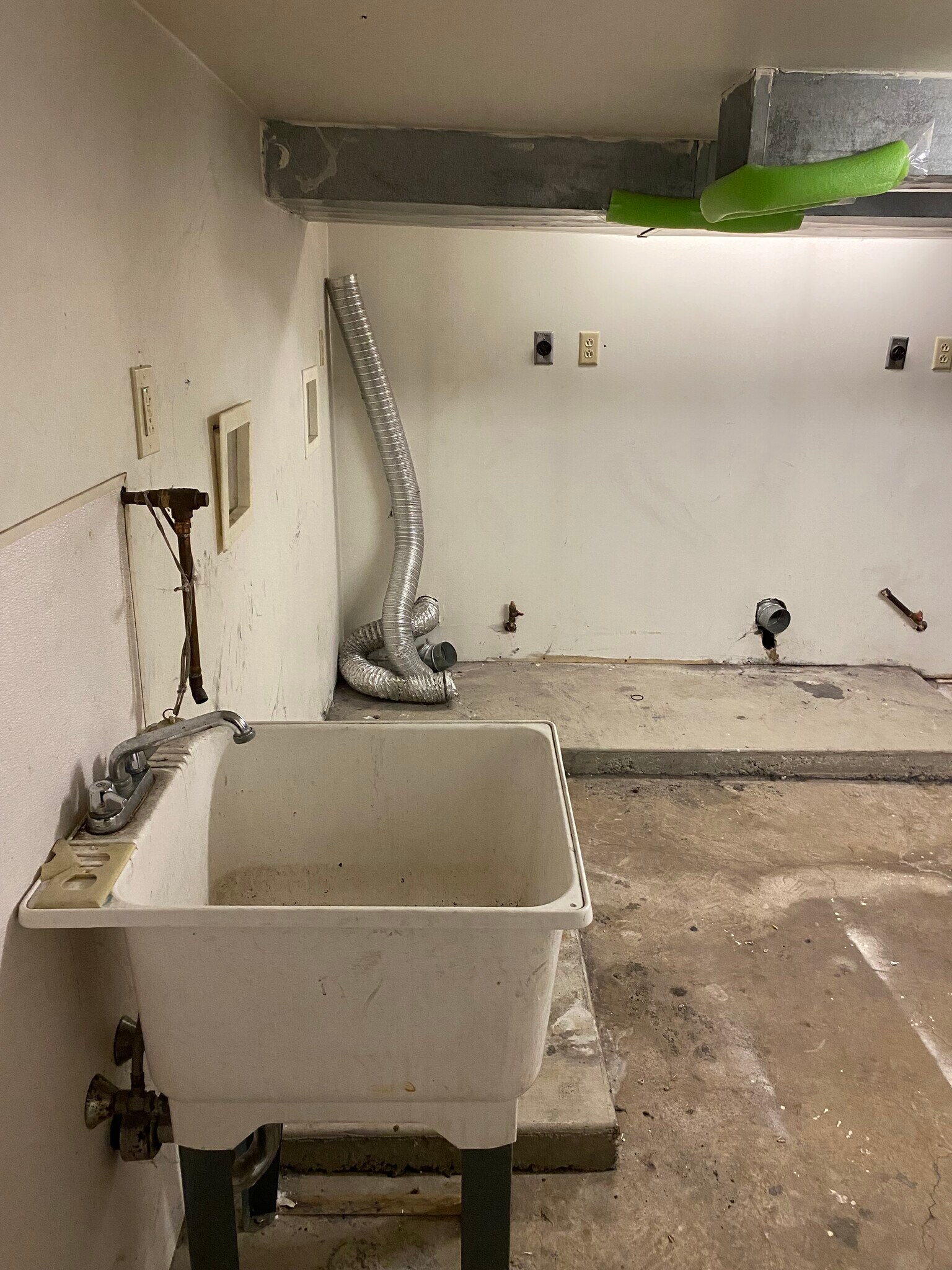 Building Photo - 1501 Summit St