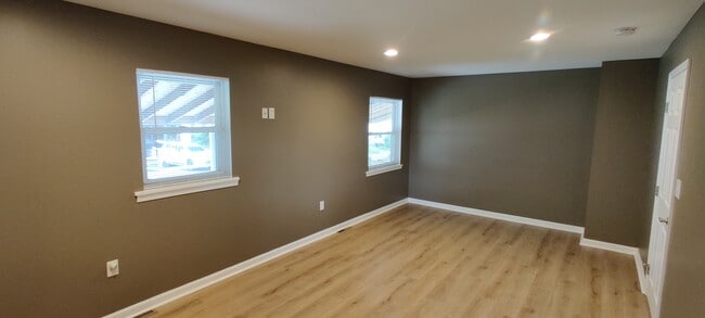 Building Photo - 2504 Levans Rd