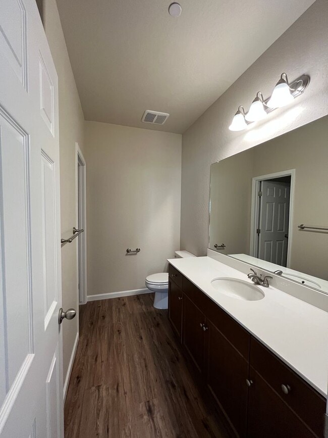 Building Photo - 4267