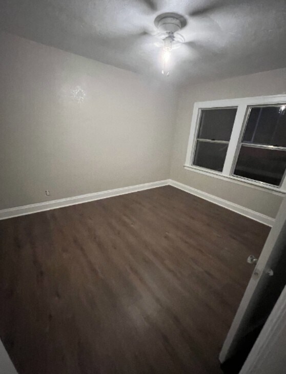 Building Photo - 342 W 10th St